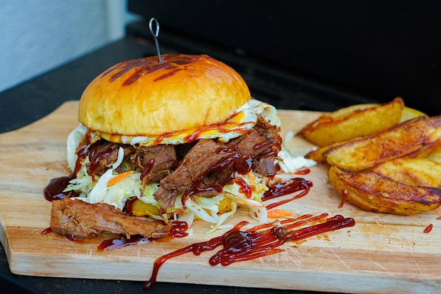 Pulled pork burger met friet