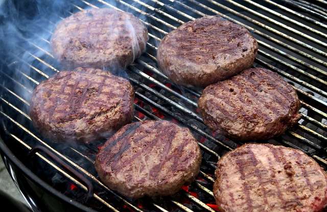 barbecue met burgers